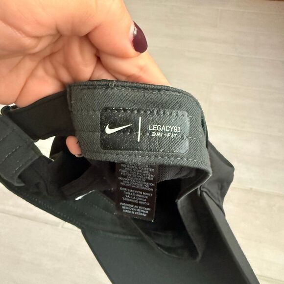 Nike Dri-Fit Legacy 91 Black Hat White Swoosh Lighweight Cap Running Outdoors OS - Picture 4 of 5